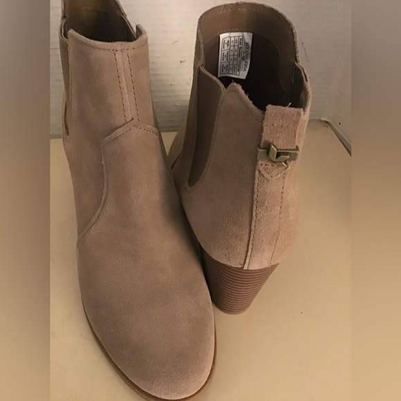 Koolaburra By Uggs women beige suede Chelsea heel boots US 10 - Picture 5 of 12